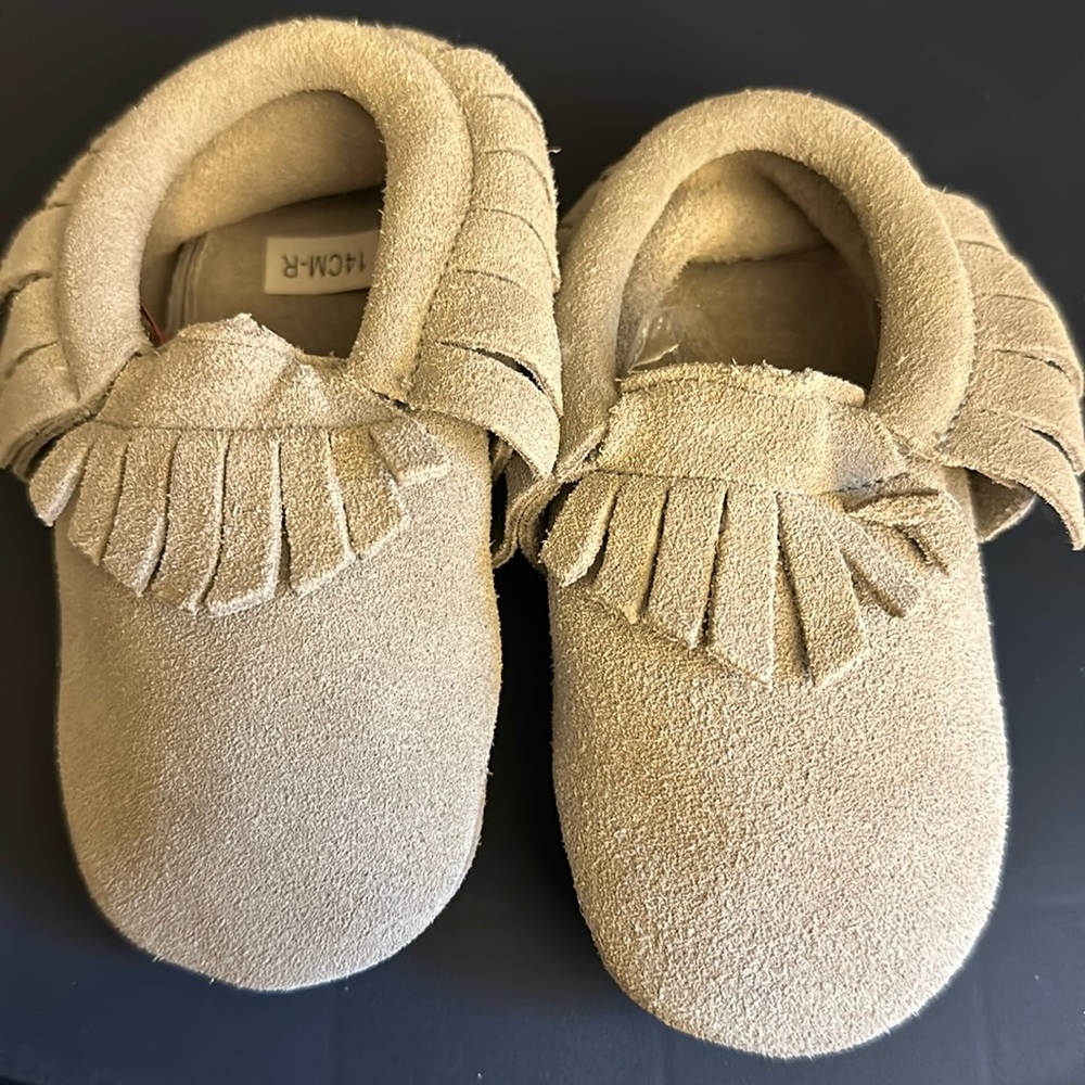 R+C Moccasins size 5